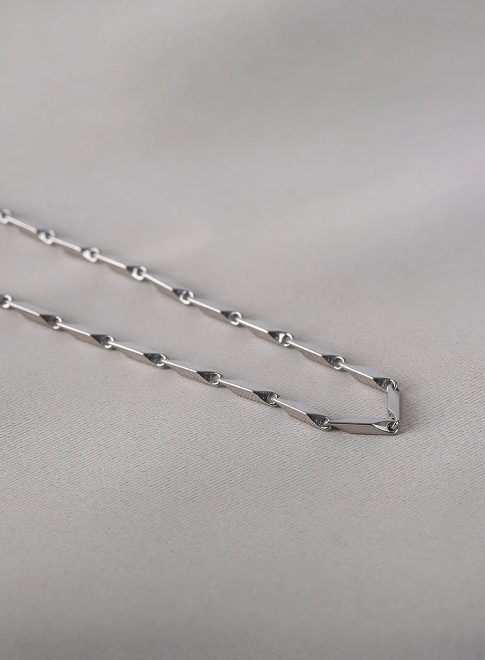 Cut Chain Bold Necklace IL403