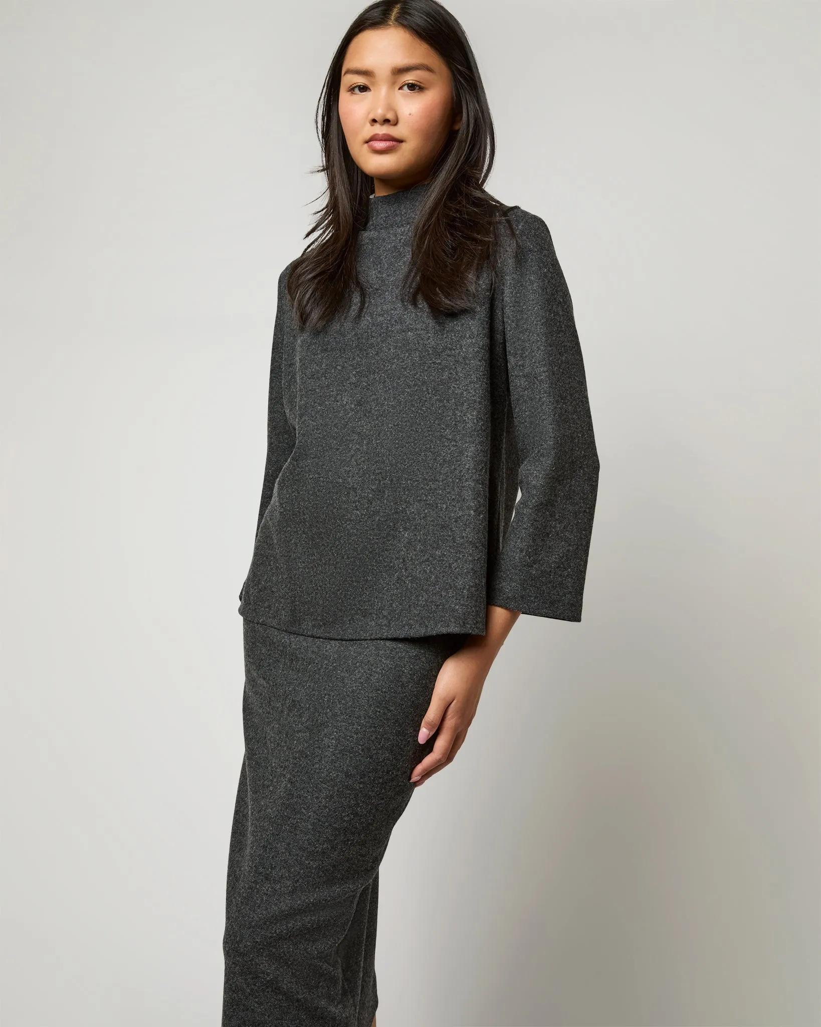 Evelyn Pull-On Skirt in Charcoal Stretch Hopsack