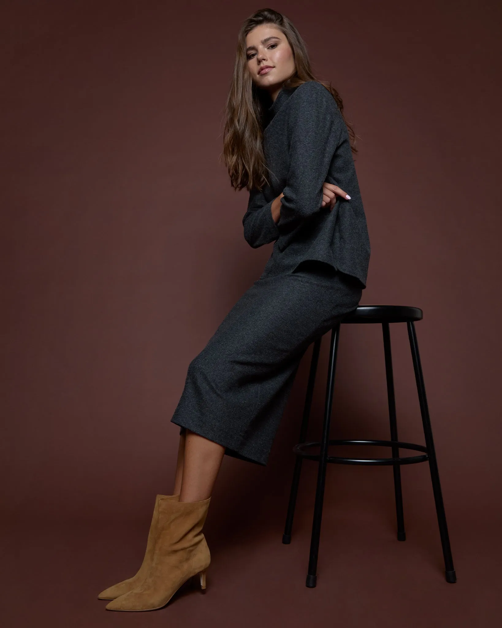 Evelyn Pull-On Skirt in Charcoal Stretch Hopsack