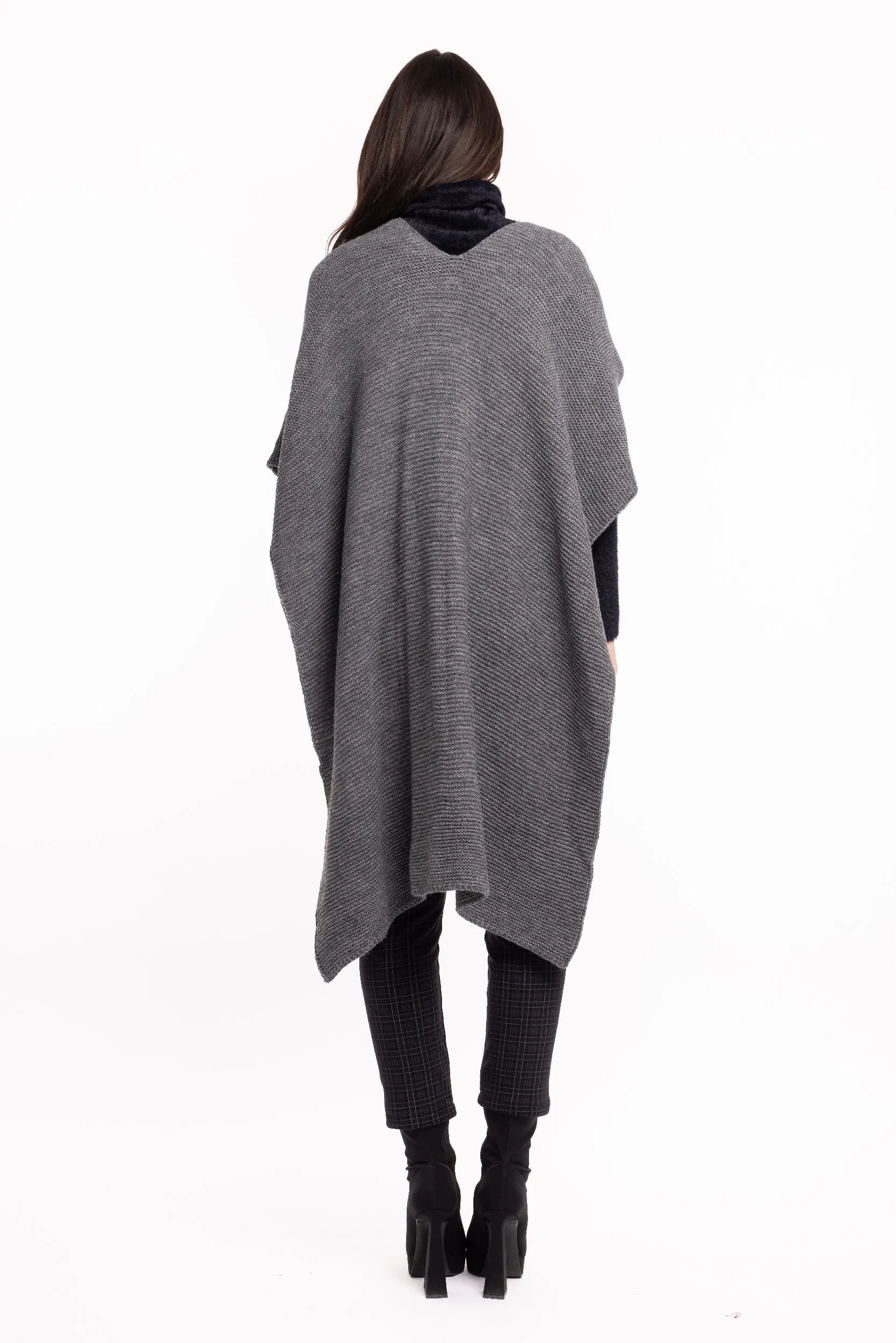 M Made in Italy – Ladies Knitted Poncho – Beige