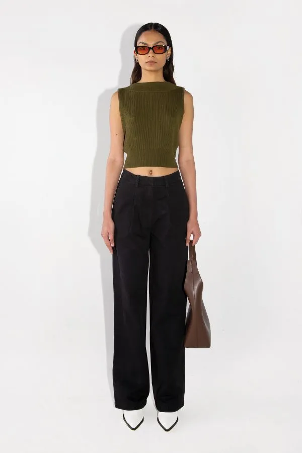 SLEEVELESS SWEATER