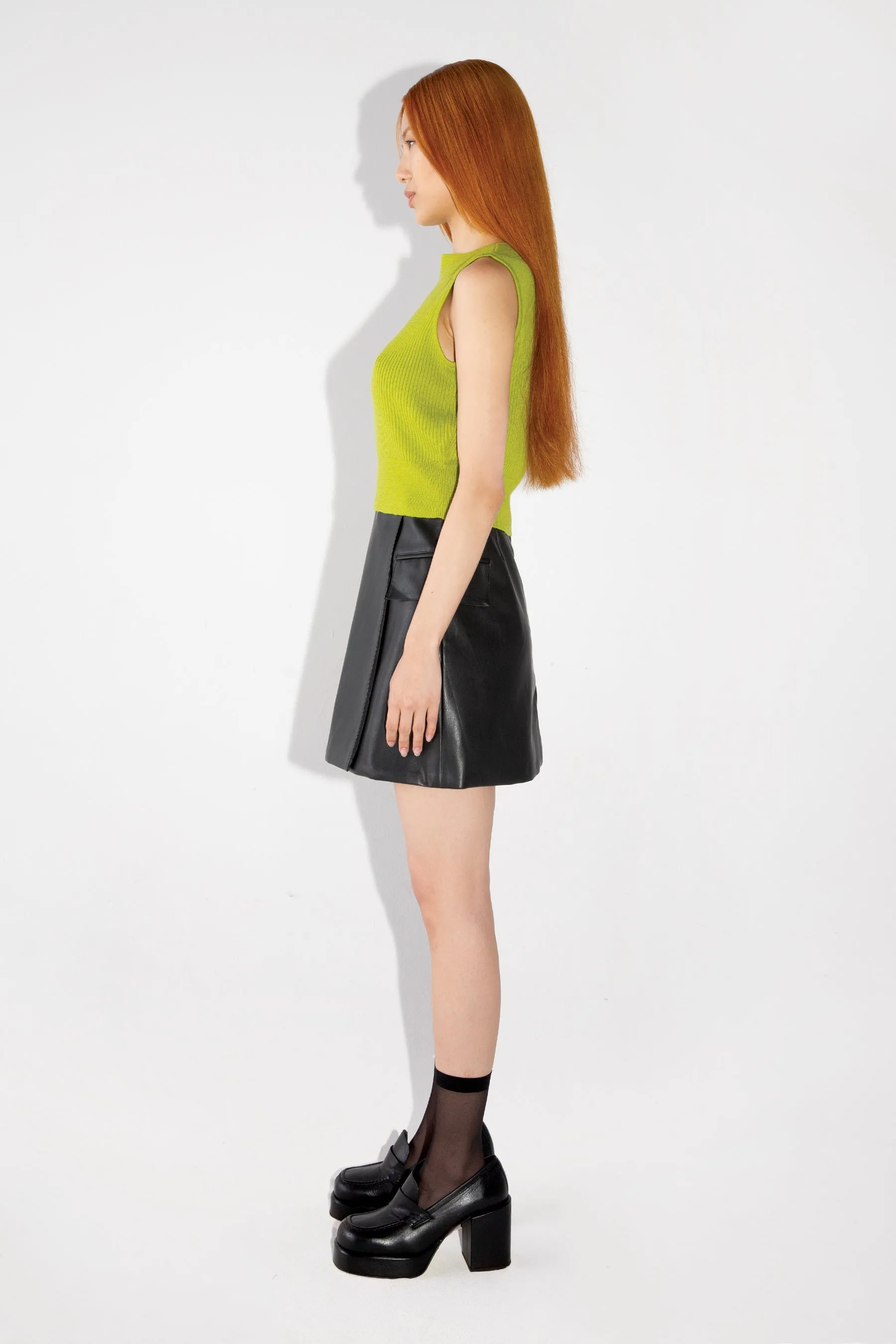 SLEEVELESS SWEATER